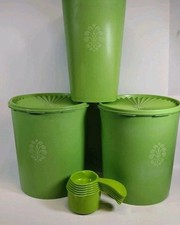 Conjunto BIG Lime Tupperware.  16 xícaras 1222-6, 2x 28 xícaras 1339-5, +conjunto de copos de medição comprar usado  Enviando para Brazil