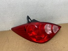 Usado, Lanterna traseira lateral esquerda do motorista Nissan Versa Hatchback 2007 - 2012 fabricante de equipamento original N9848 DW comprar usado  Enviando para Brazil