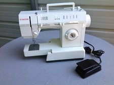 Singer 5825c sewing d'occasion  Expédié en Belgium