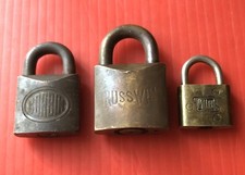 Lote de 3 candados de latón vintage o antiguos. *Sin llaves. Russwin, Corbin, Miller EE. UU. segunda mano  Embacar hacia Mexico