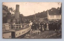 Barco del canal danés entregando cubos lácteos RPPC foto antigua Dinamarca década de 1910 segunda mano  Embacar hacia Mexico
