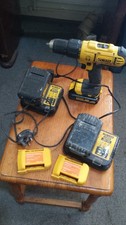 Wiertarka akumulatorowa Dewalt 18v XR, 3 baterie, 2 ładowarki i 2 adaptery USB w bardzo dobrym stanie pwo na sprzedaż  Wysyłka do Poland