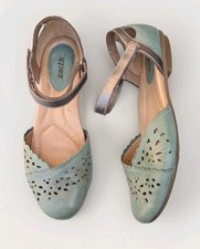Earth women 7.5 for sale  Wheaton