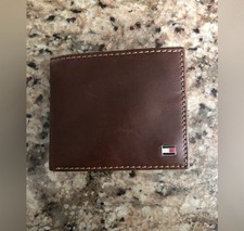 Usado, Carteira masculina de couro marrom Tommy Hilfiger com vários compartimentos para cartões comprar usado  Enviando para Brazil