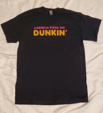 CAMISETA AMERICA RUNS ON Dunkin 2xl nova (sem etiquetas) comprar usado  Enviando para Brazil