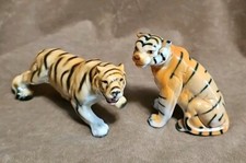 2 figuras de animais fêmeas de tigre de Bengala brincam de zoológico tigresa sentada em pé cerâmica comprar usado  Enviando para Brazil
