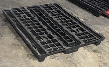 Industrial plastic pallet for sale  Bell Gardens