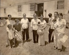 LD352 1975 AP Wire Photo DESLOCADA FAMÍLIA DA GUERRA DO VIETNÃ EM TRAILER POBREZA EXTREMA comprar usado  Enviando para Brazil