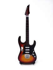Guitare miniature déco d'occasion  Puy-l'Évêque