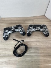 Lote (2) de controles sem fio Sony PS4 DualShock 4 camuflagem branca + cabo de carregamento comprar usado Lote (2) de controles sem fio Sony PS4 DualShock 4 camuflagem branca + cabo de carregamento comprar usado  Enviando para Brazil