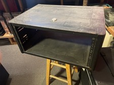 Usado, Rack de equipamento musical metal preto estúdio palco resistente porta superior 5 espaços comprar usado Usado, Rack de equipamento musical metal preto estúdio palco resistente porta superior 5 espaços comprar usado  Enviando para Brazil