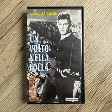 Volto nella folla usato  Milano