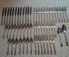 Conjunto de 59 peças de talheres de aço inoxidável brilhante e cetim Oneida River comprar usado Conjunto de 59 peças de talheres de aço inoxidável brilhante e cetim Oneida River comprar usado  Enviando para Brazil