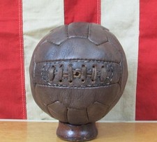 Bola de mão de couro marrom antiga da década de 1930 costurada à mão com exibição de cadarços rara comprar usado  Enviando para Brazil