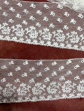 Long volant dentelle d'occasion  Morestel