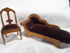 Chaise e cadeira de cozinha vintage miniaturas alemã marrom veludo e madeira para casa de bonecas comprar usado  Enviando para Brazil