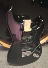 Corpo de guitarra elétrica Fender Squier Stratocaster preto com ponte e placa comprar usado  Enviando para Brazil