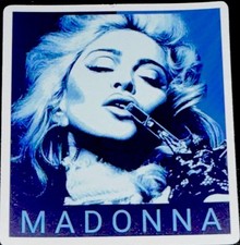 ADESIVO MADONNA✨🎤🎵💙🎶🎤✨2 1/4” X 2”✨BRILHANTE✨ÓTIMA CANTORA✨INCRÍVEL✨ comprar usado  Enviando para Brazil
