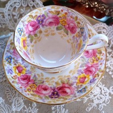 Rare petite soucoupe d'occasion Rare petite soucoupe d'occasion  Expédié en France