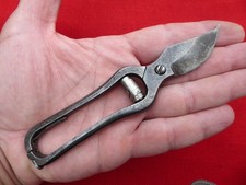 Petit secateur jardinier d'occasion  Le Breil-sur-Mérize