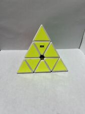 Cubo de velocidad Pyramid Pyraminx 3x3 con imanes segunda mano  Embacar hacia Argentina