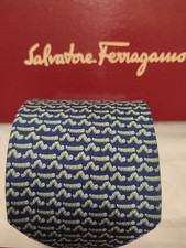 Cravatta ferragamo seta usato  Roma