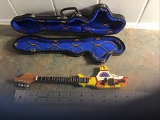 Baixo submarino amarelo Beatles - Mini réplica de baixo - Submarino amarelo miniatura comprar usado  Enviando para Brazil