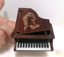 Pequeno piano de madeira feito à mão com pequena cadeira de piano obra-prima especial comprar usado  Enviando para Brazil