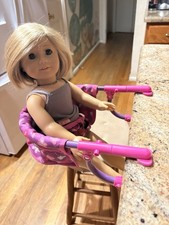 Boneca American Girl cadeira elevatória mesa deslizante, assento alto, rosa (marca da minha vida) comprar usado Boneca American Girl cadeira elevatória mesa deslizante, assento alto, rosa (marca da minha vida) comprar usado  Enviando para Brazil