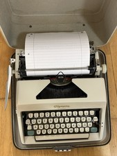 Vintage Olympia Monica Typewriter – Made in Germany – With Case comprar usado Vintage Olympia Monica Typewriter – Made in Germany – With Case comprar usado  Enviando para Brazil