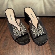 Sapatos femininos Miu Miu cetim cristal enfeites slides tamanho: 6,5 comprar usado Sapatos femininos Miu Miu cetim cristal enfeites slides tamanho: 6,5 comprar usado  Enviando para Brazil