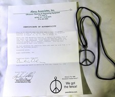 Pingente Woodstock 1969 fio paz feito de parte da cerca original com certificado de autenticidade novo comprar usado  Enviando para Brazil