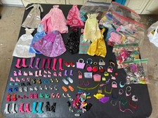 Gran Lote de Ropa y Accesorios Barbie Mixtos Informales, Formales Vestidos Zapatos... segunda mano  Embacar hacia Mexico