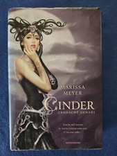 Cinder cronache lunari usato  Solesino