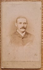 HONG KONG 56 RAINHAS ESTRADA TROCADILHO CENTRAL LUN FOTÓGRAFO HOMEM SEM NOME BIGODE CDV, usado comprar usado  Enviando para Brazil