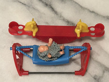 Vintage Acme Plástico Playground Serra Brinquedo Casa de Bonecas Bebê Balanço com Bebê BOM!, usado comprar usado  Enviando para Brazil