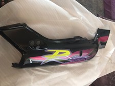 95 SUZUKI GSXR1100 TAMPA TRASEIRA QUADRO DIREITO 47100-46E40-33J NOVA COM ARRANHÕES comprar usado  Enviando para Brazil