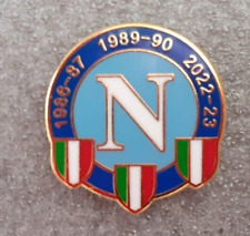 Distintivo calcio ⚽  NAPOLI  ⚽ SMALTO PIN BADGE CELEBRATIVO DEI 3 SCUDETTI c1191 comprar usado  Enviando para Brazil