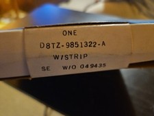 Trilho de teto dianteiro NOS Ford D8TZ-9851322-A tira meteorológica para 78-96 Bronco/Fairchild, usado comprar usado  Enviando para Brazil