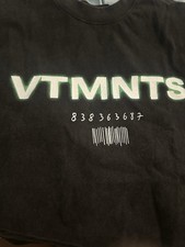 Vetements limited addition d'occasion  Expédié en Belgium