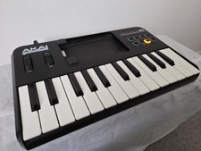 Usado, Akai Professional Synth Station 25 USB Min Portabke controlador de teclado portátil comprar usado  Enviando para Brazil