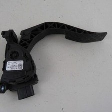Acceleratore 8k1721523a 6pv009 usato  Vajont