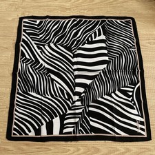 Lenço Yves Saint Laurent algodão 49cm 18′′ logotipo quadrado preto, usado comprar usado  Enviando para Brazil