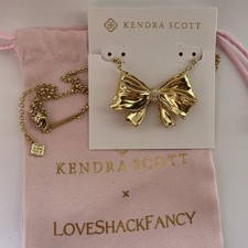 🎀Kendra Scott x LoveShackFancy Gold Statement Bow Colar Cristal Branco Novo✨ comprar usado 🎀Kendra Scott x LoveShackFancy Gold Statement Bow Colar Cristal Branco Novo✨ comprar usado  Enviando para Brazil