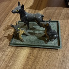 Estatueta miniatura vintage Doberman Pincher Dog 2 filhotes casa de bonecas animal de estimação com base #2 comprar usado Estatueta miniatura vintage Doberman Pincher Dog 2 filhotes casa de bonecas animal de estimação com base #2 comprar usado  Enviando para Brazil
