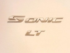 Usado, 2012-2016 Chevrolet Sonic LT emblema logotipo carta emblema porta-malas traseiro cromado fabricante de equipamento original usado comprar usado Usado, 2012-2016 Chevrolet Sonic LT emblema logotipo carta emblema porta-malas traseiro cromado fabricante de equipamento original usado comprar usado  Enviando para Brazil