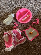 Conjunto Vintage 1973 Original Baby Alive Garrafa, Babador, Prato/Tigela e Colher Roupa comprar usado  Enviando para Brazil