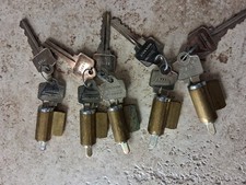 (5) Seta ASSA Abloy Security KiK Cilindro com 2 teclas iguais cada, usado comprar usado (5) Seta ASSA Abloy Security KiK Cilindro com 2 teclas iguais cada, usado comprar usado  Enviando para Brazil