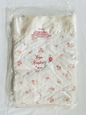 Colcha de bebê vintage KOZEE COMFORT borda de cetim rosa rosas e azul **pequenas falhas comprar usado  Enviando para Brazil