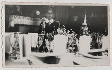 Boy behind dishes d'occasion  Expédié en Belgium